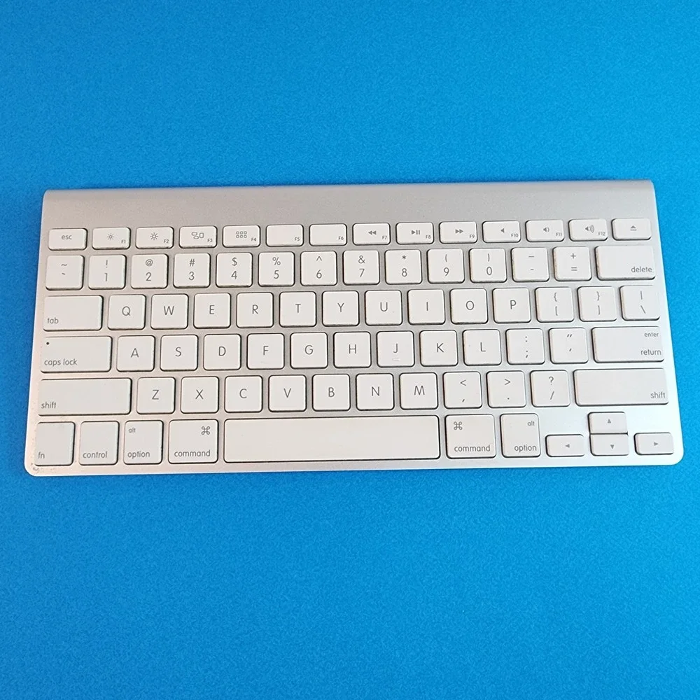 Apple A1314 Wireless Keyboard - MC184LL/B